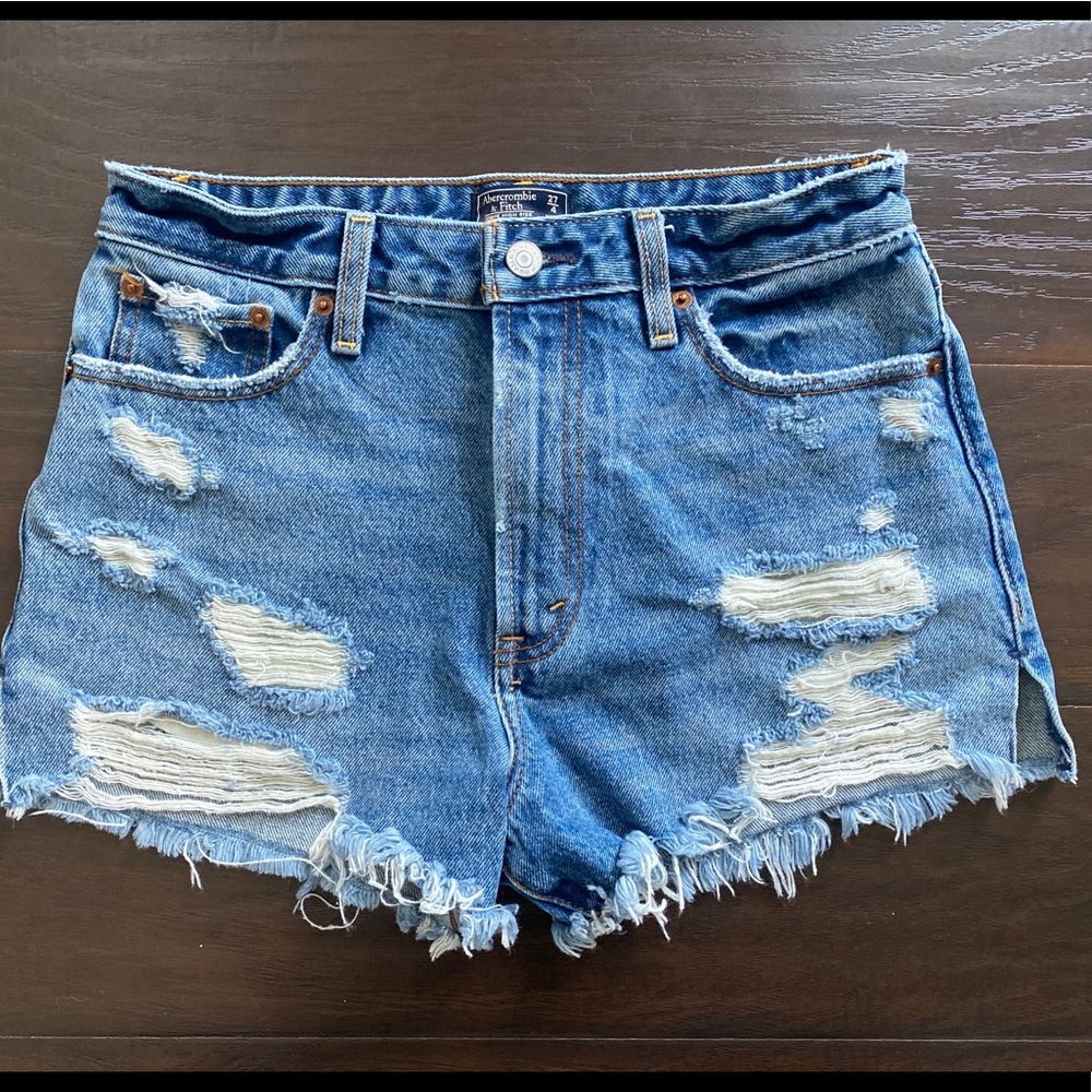 Distressed, size 27, A&F denim shorts!